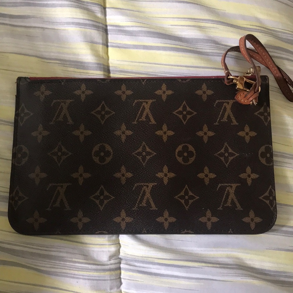 Louis Vuitton neverfull MM pouch